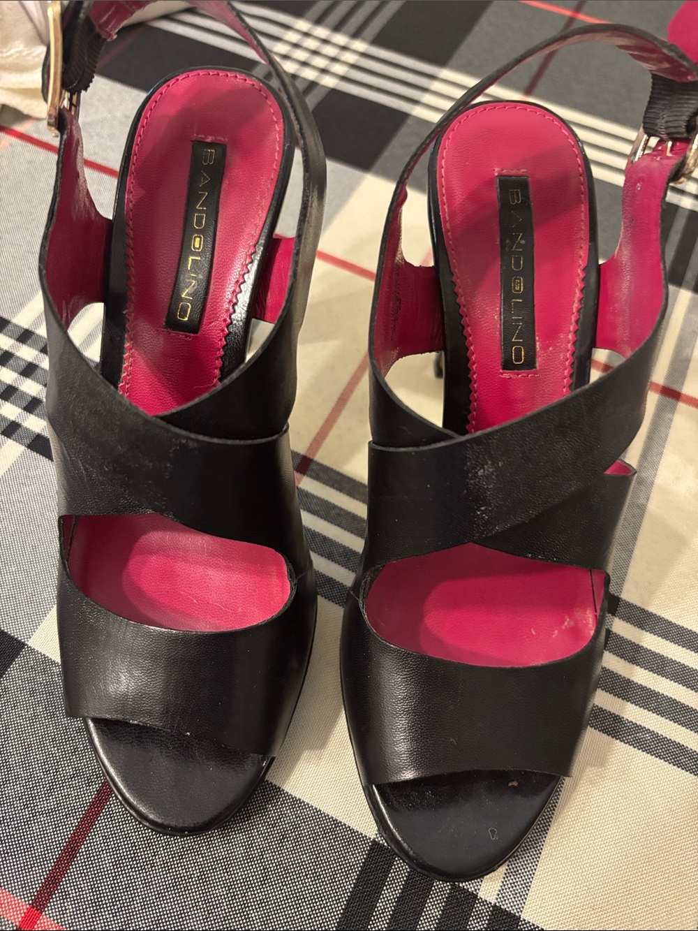 Bandolino Black Platform Sandals with Pink Insole